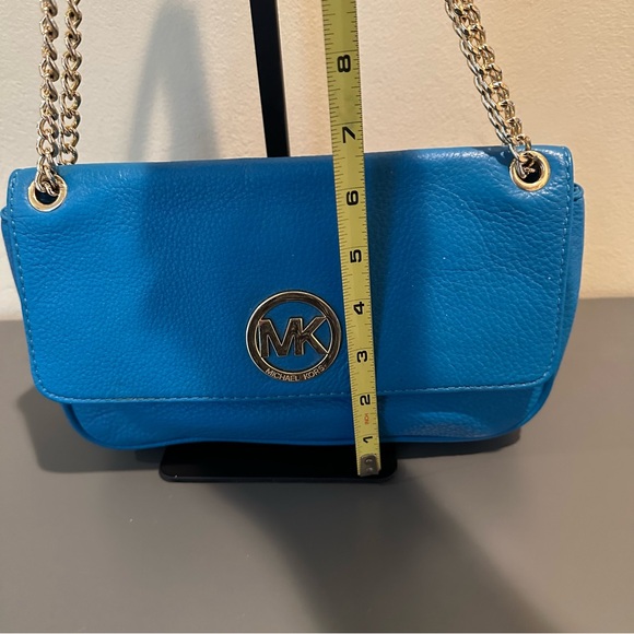 Michael Kors Fulton Blue Pebbled Leather Shoulder Bag - Picture 4 of 12
